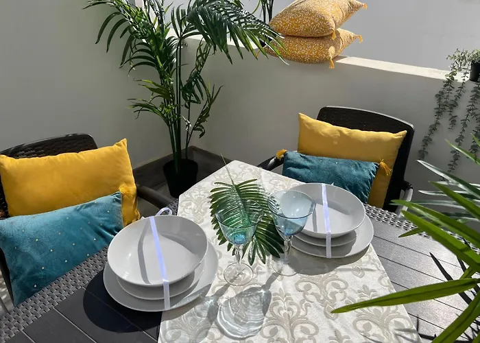 Malibu Park Sol Apartment