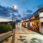 Апартаменти Malibu Park Sol Адехе